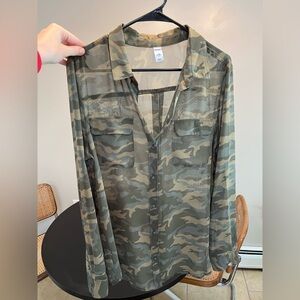 Old Navy Vintage Women’s L Tall Camouflage Button Down Blouse